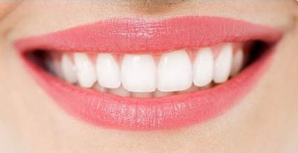 四�h素牙美白方法,四�h素牙治��方法,四�h素牙美白,四�h素牙