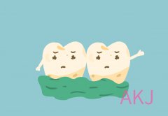 深圳�劭到�|牙菌斑多久可以造成牙龈萎�s？